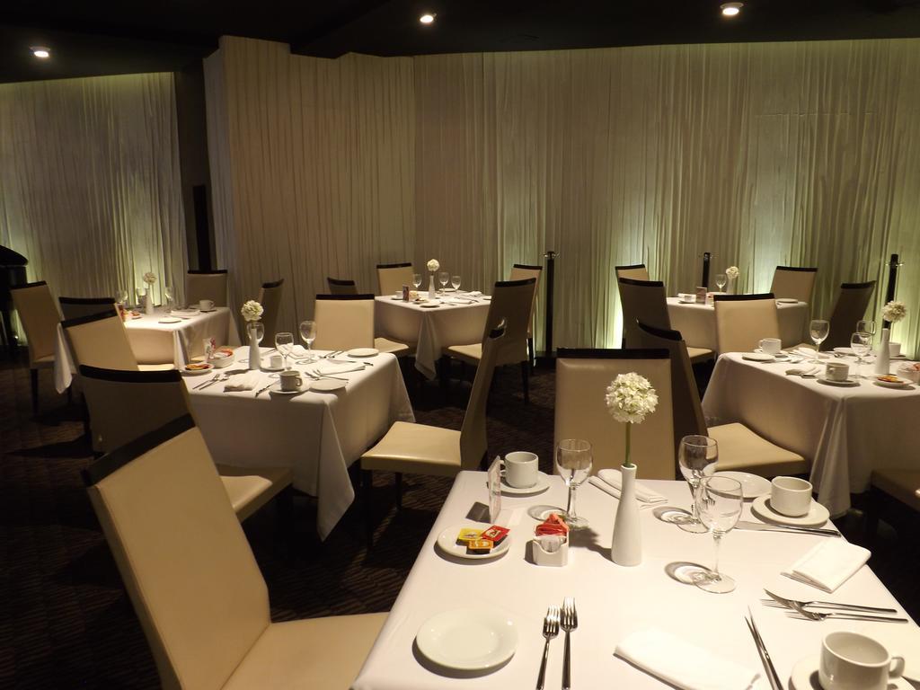 Radisson Paraiso Hotel Città del Messico Esterno foto Interior of the restaurant