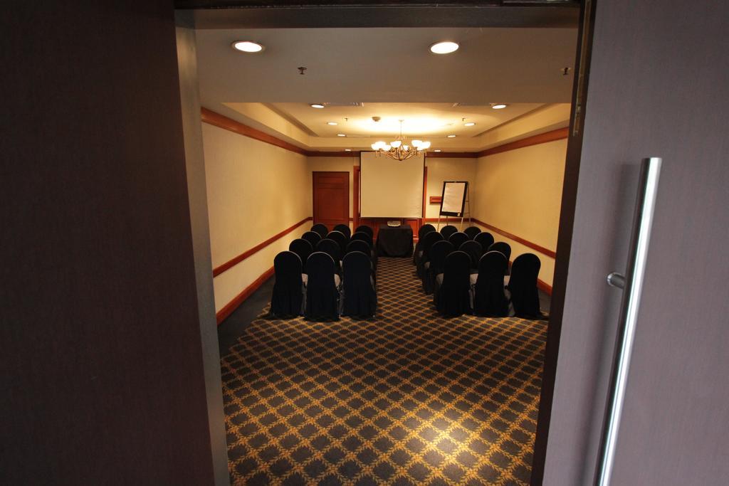 Radisson Paraiso Hotel Città del Messico Esterno foto A meeting room at a hotel