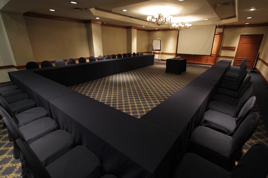Radisson Paraiso Hotel Città del Messico Esterno foto A meeting room at the hotel