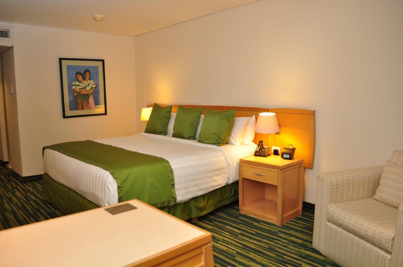 Radisson Paraiso Hotel Città del Messico Esterno foto A room at the Best Western Premier Hotel at the Royal Hawaiian