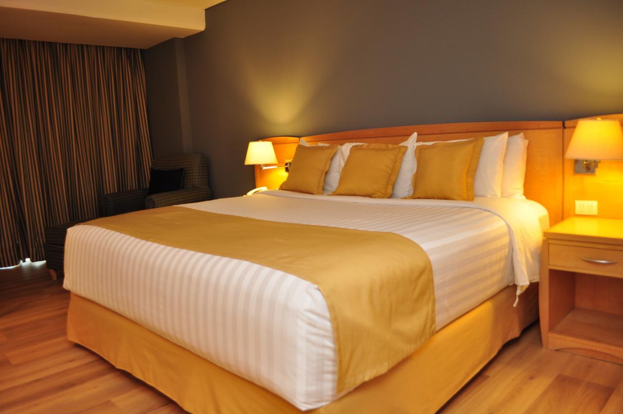 Radisson Paraiso Hotel Città del Messico Esterno foto A bed