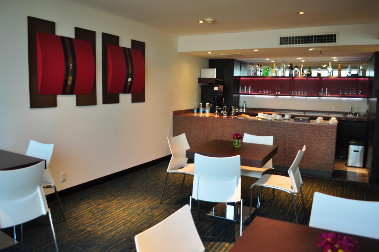 Radisson Paraiso Hotel Città del Messico Esterno foto The lounge at the airport